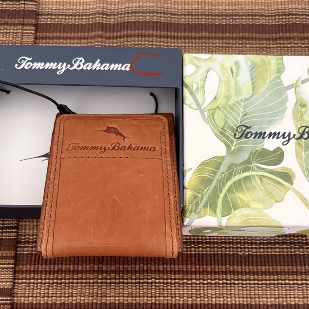 Tommy Bahama Tan Leather wallet, new‎ with box
